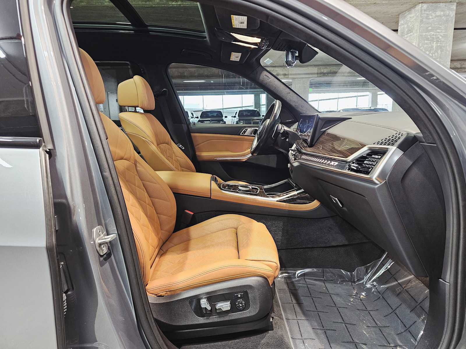 Used 2024 BMW X7 xDrive40i w/ M Sport Package image 28