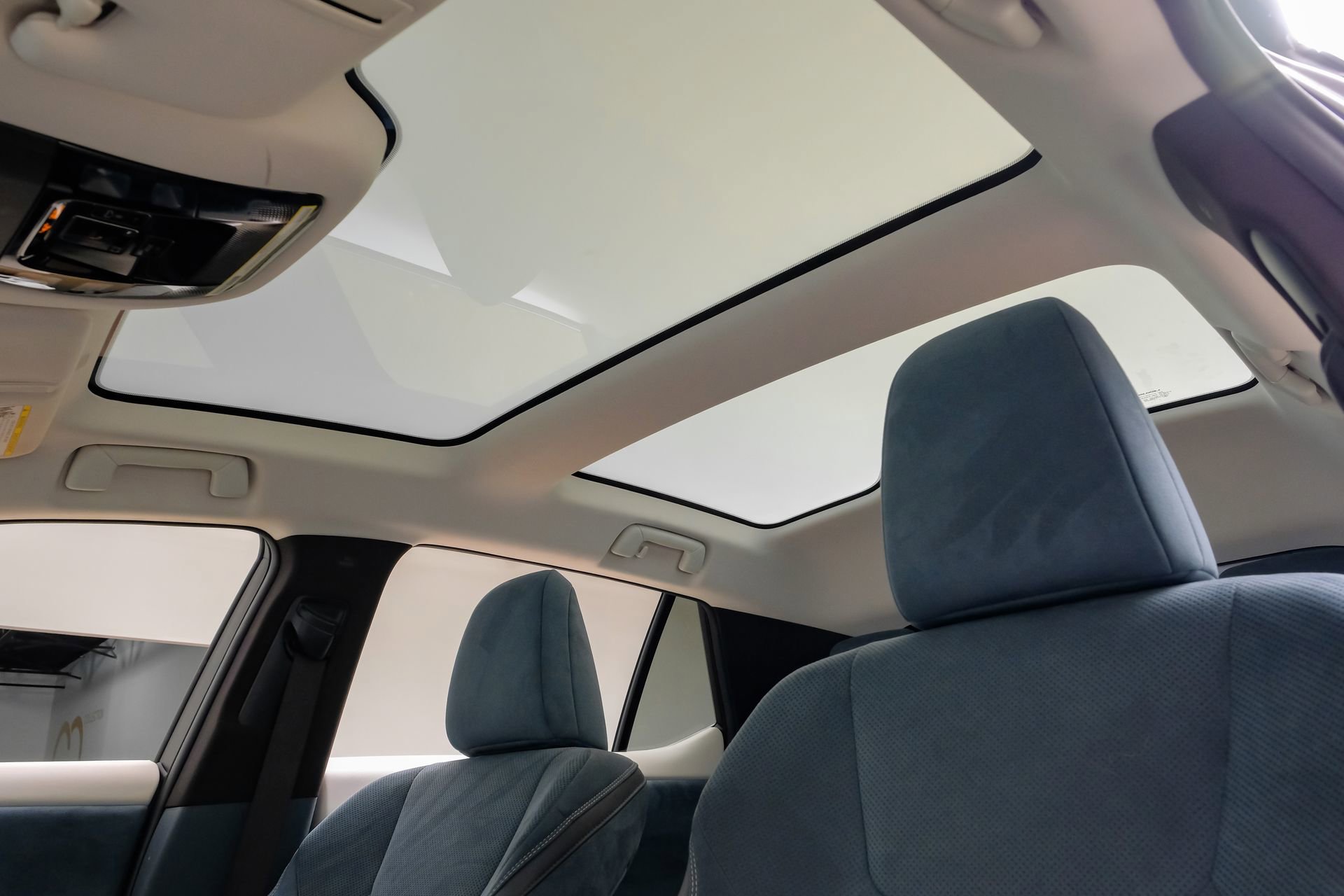 Used 2023 Lexus RZ 450e Premium w/ Accessory Package (2T) image 5