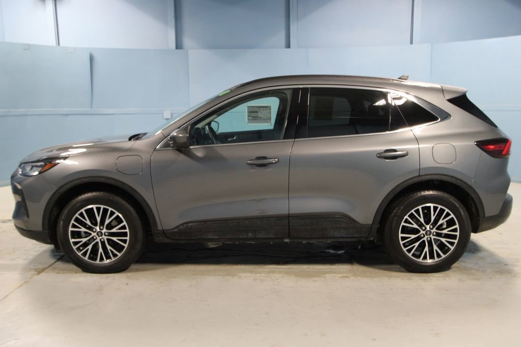 Used 2025 Ford Escape SE image 30