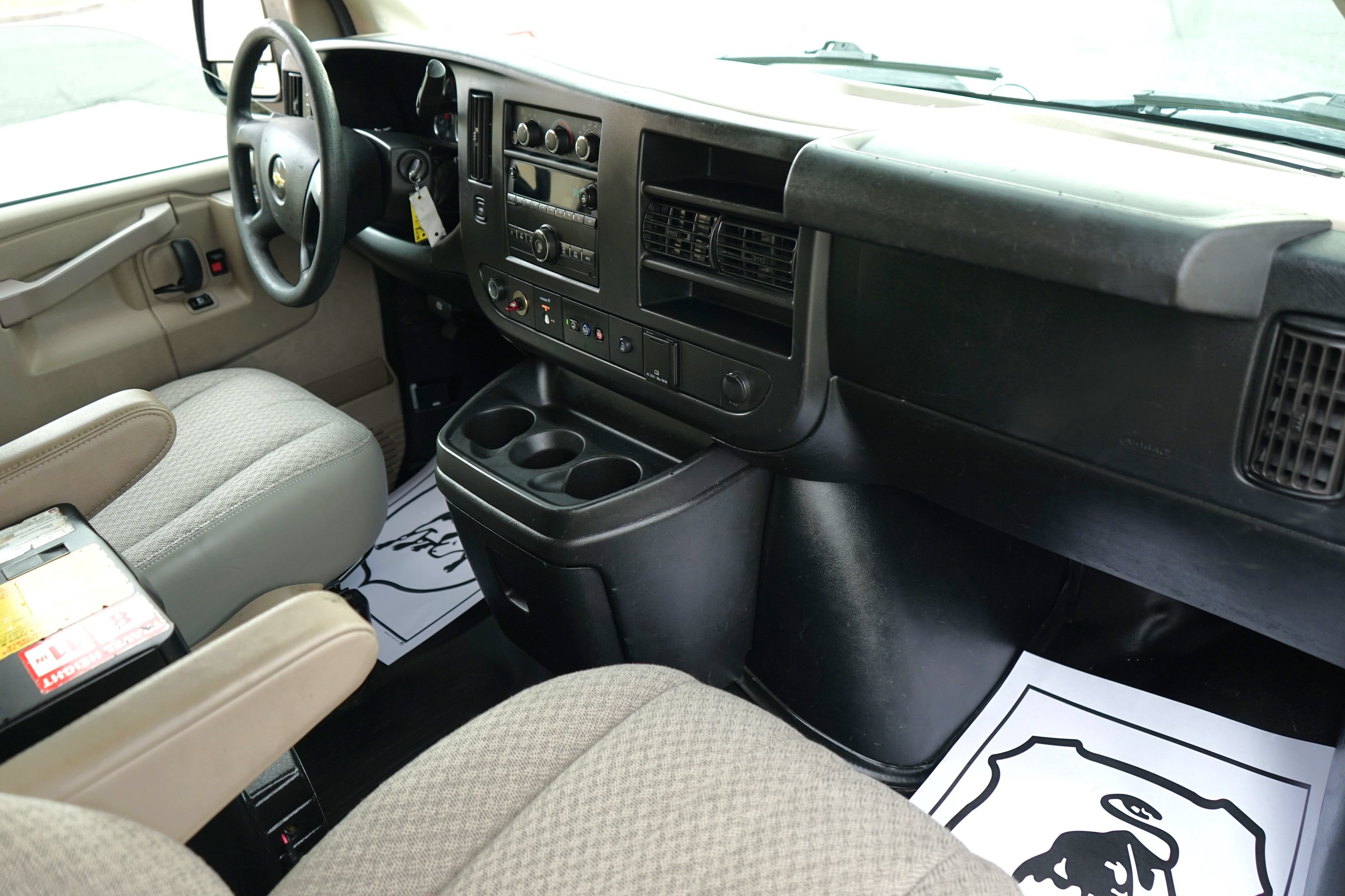 Used 2017 Chevrolet Express 2500 RWD image 12