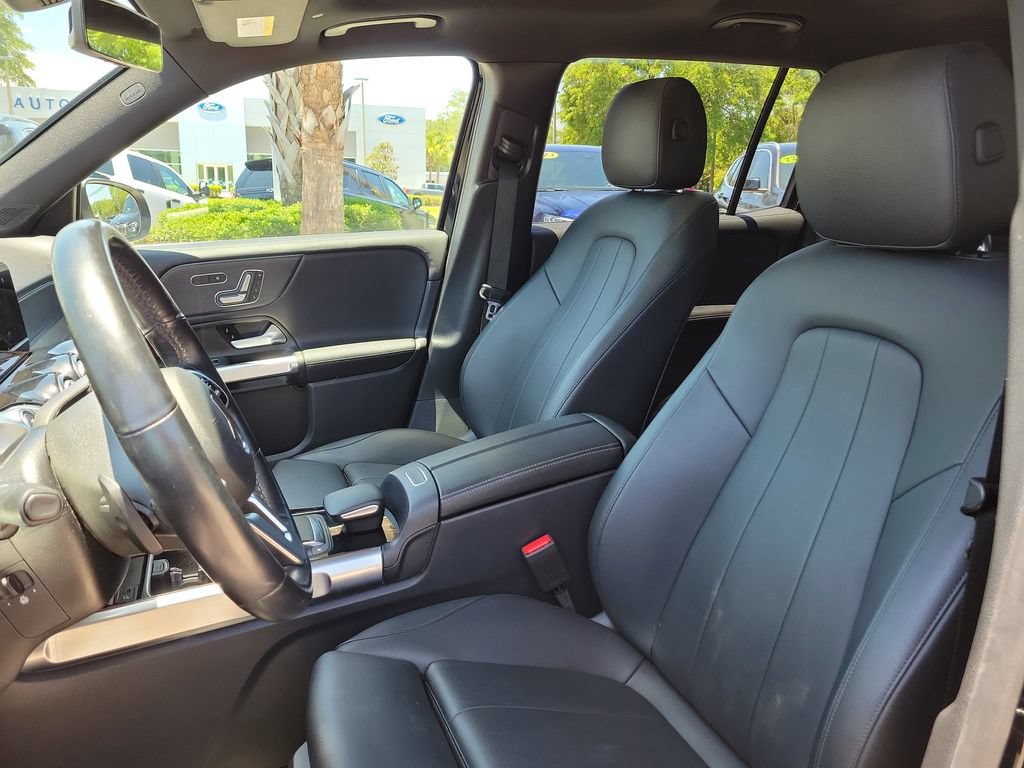 Used 2023 Mercedes-Benz GLB 250 4MATIC w/ Premium Package image 18