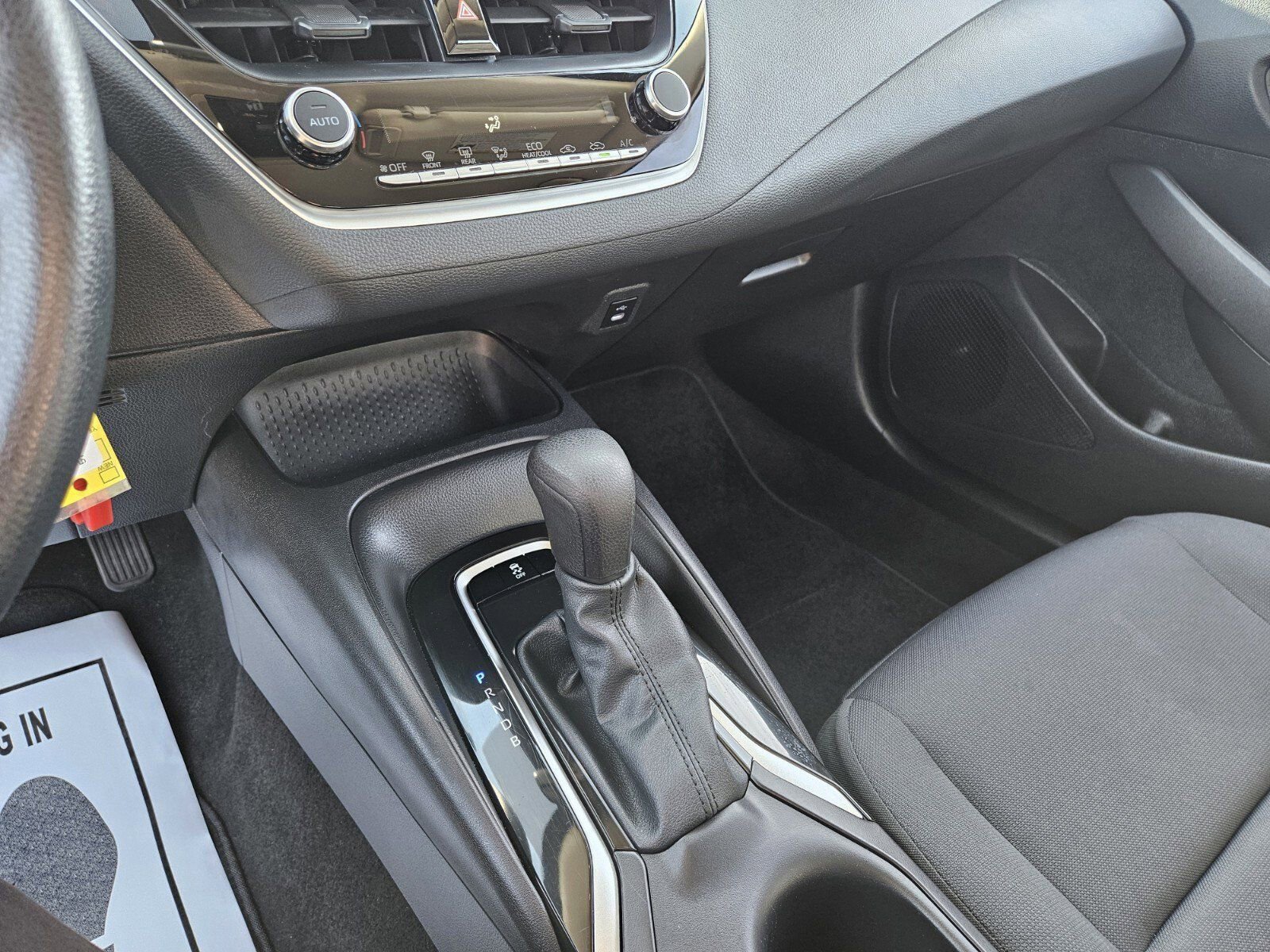 Used 2025 Toyota Corolla LE image 24