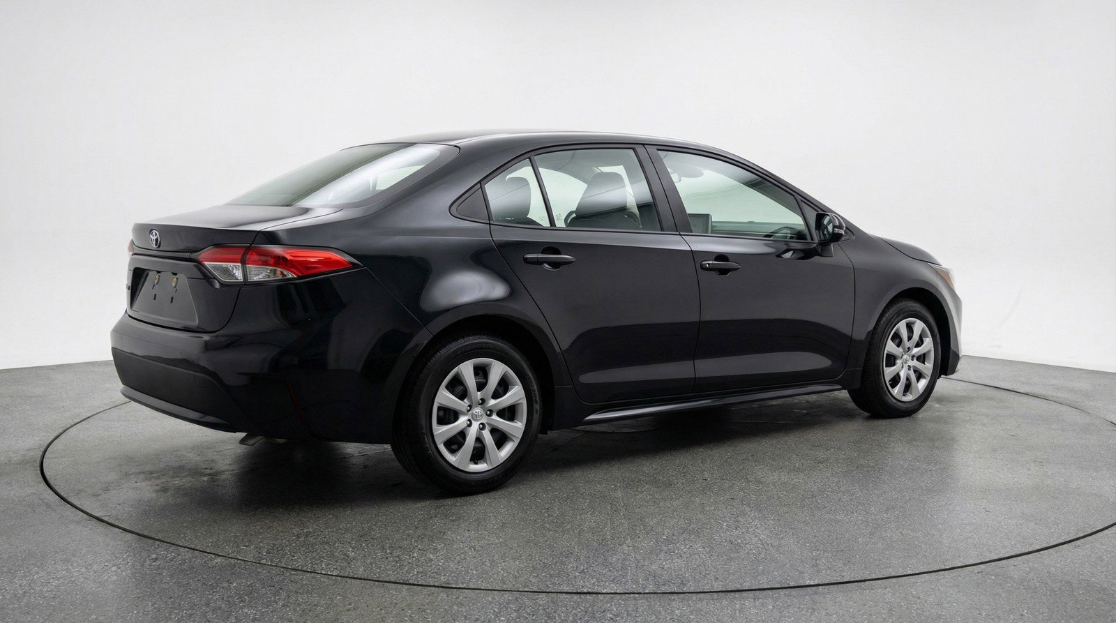 Used 2025 Toyota Corolla LE image 9