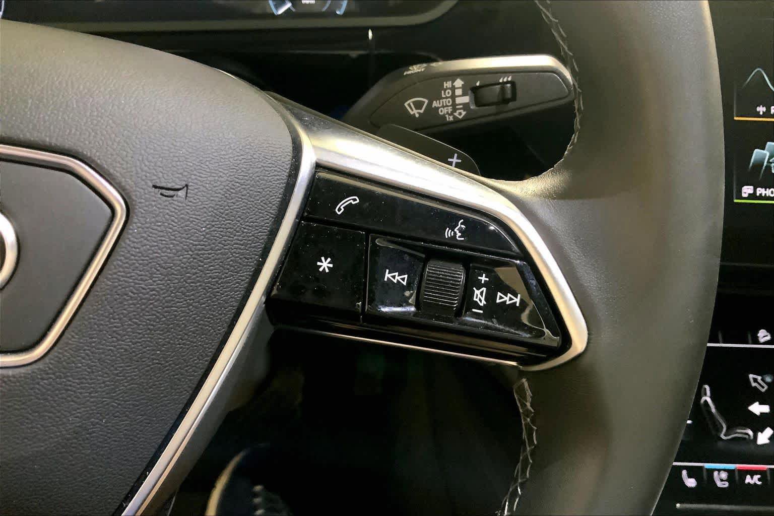 Used 2022 Audi e-tron Premium Plus AWD/4WD image 24