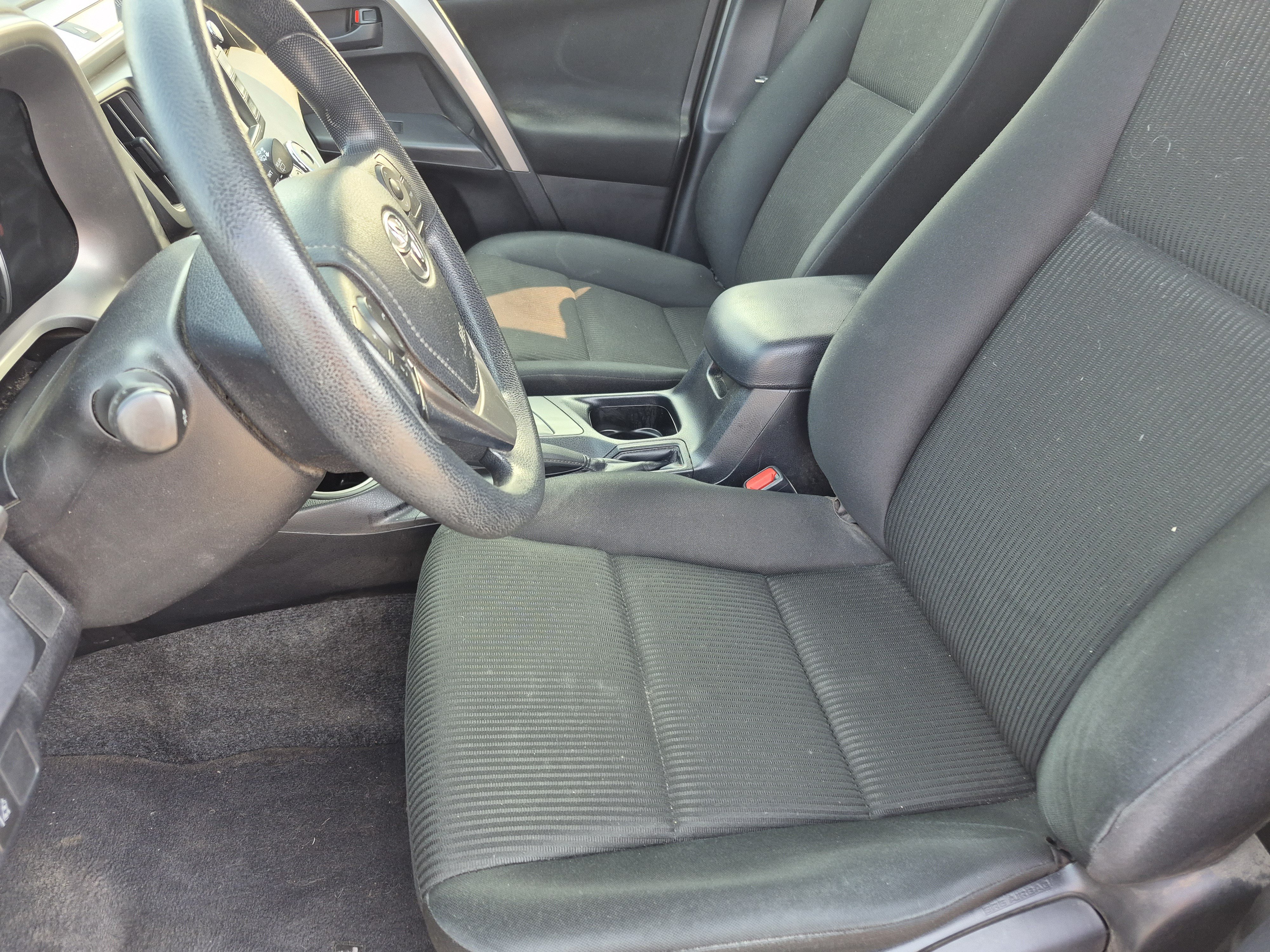 Used 2018 Toyota RAV4 LE w/ Carpet Mat Package AWD/4WD image 16
