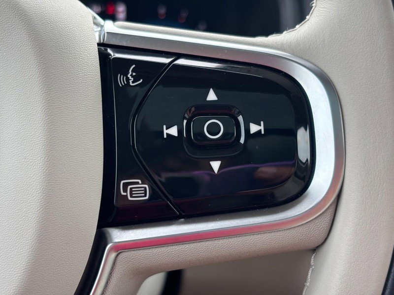 Used 2024 Volvo XC90 B6 Ultimate w/ Lounge Package image 19