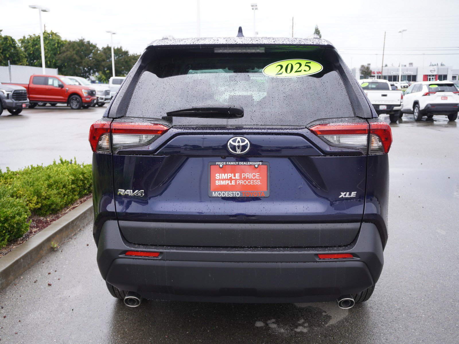 Used 2025 Toyota RAV4 XLE FWD image 9