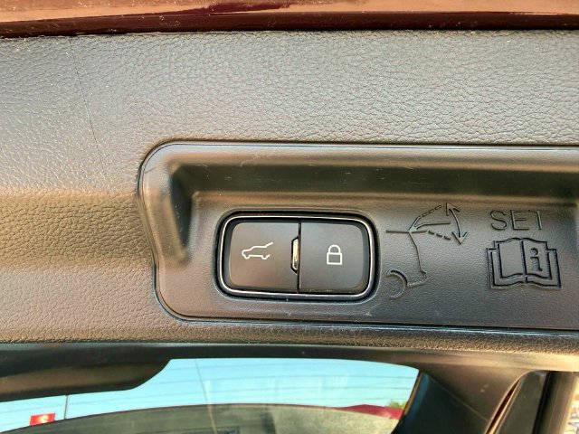 Used 2022 Ford Explorer XLT w/ Equipment Group 202A AWD/4WD image 12