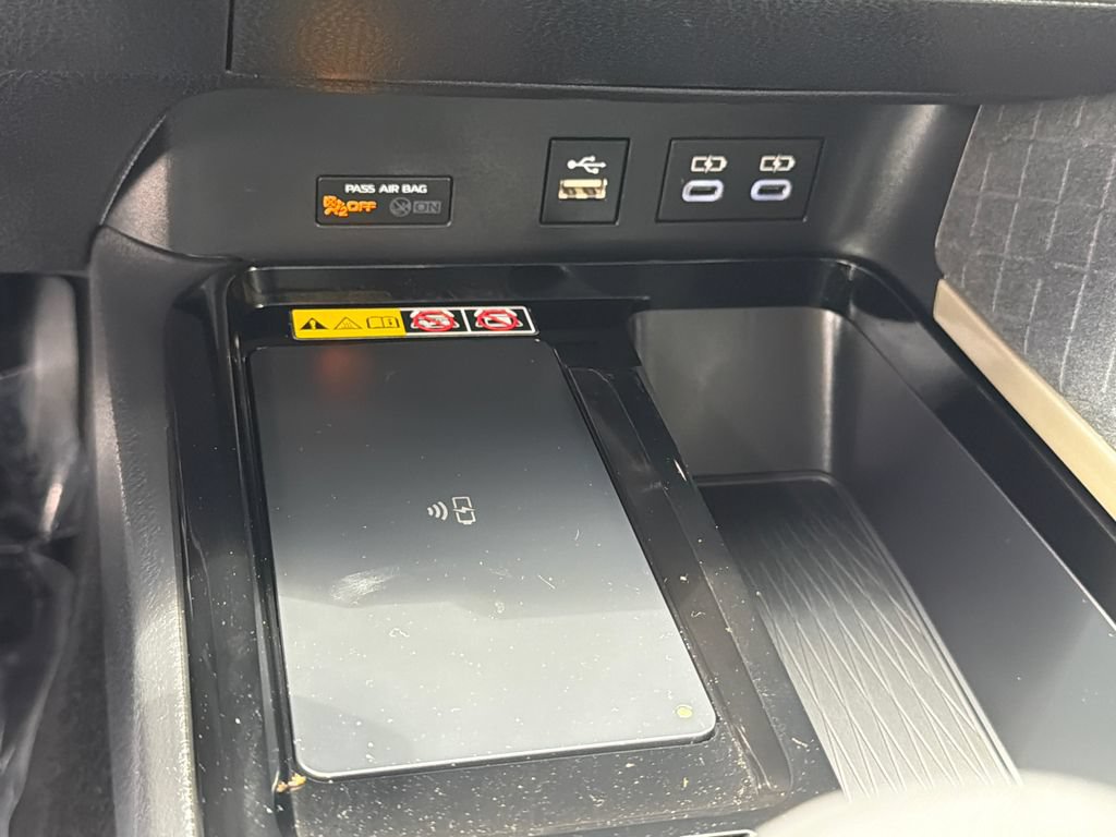 Used 2025 Toyota Camry XLE AWD/4WD image 26