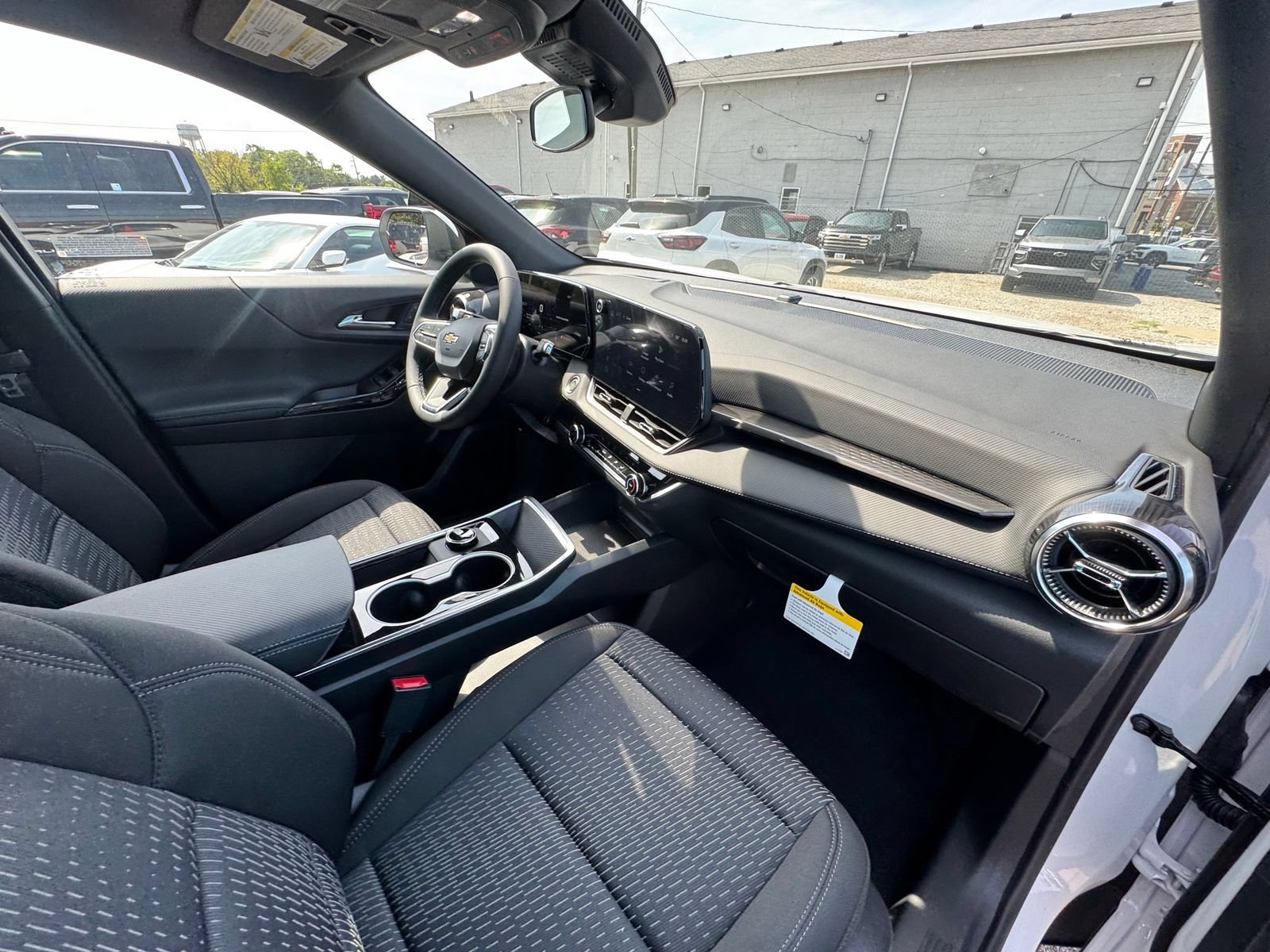 New 2027 Chevrolet Equinox LT FWD image 32