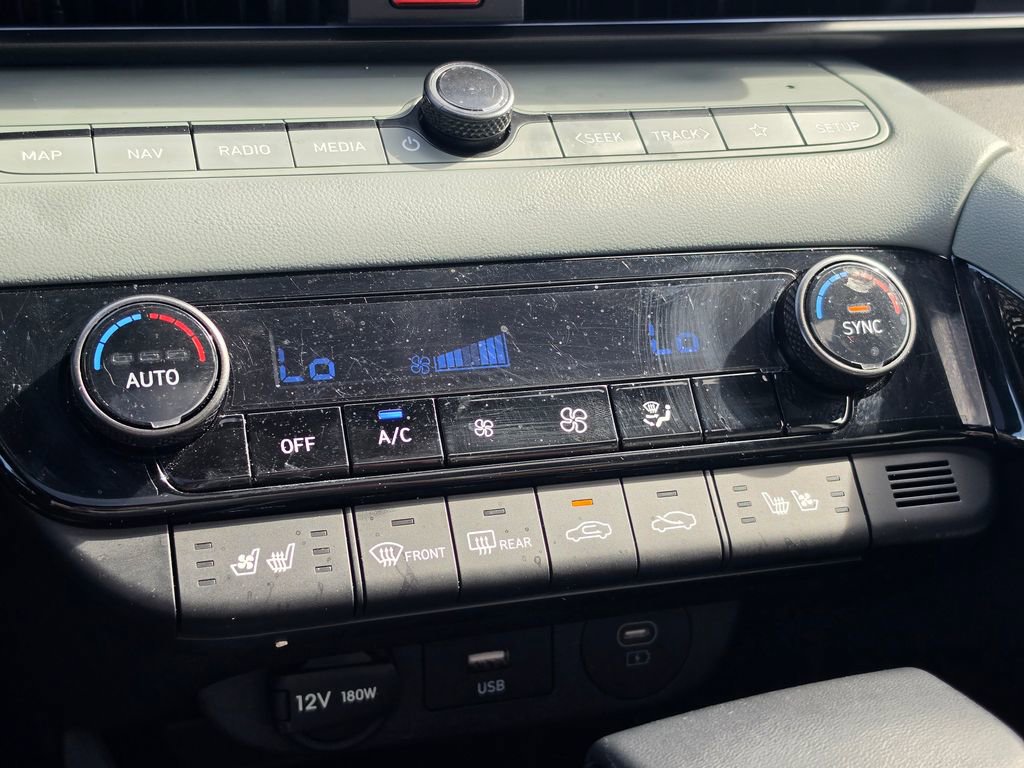 Used 2025 Hyundai Elantra Limited image 21