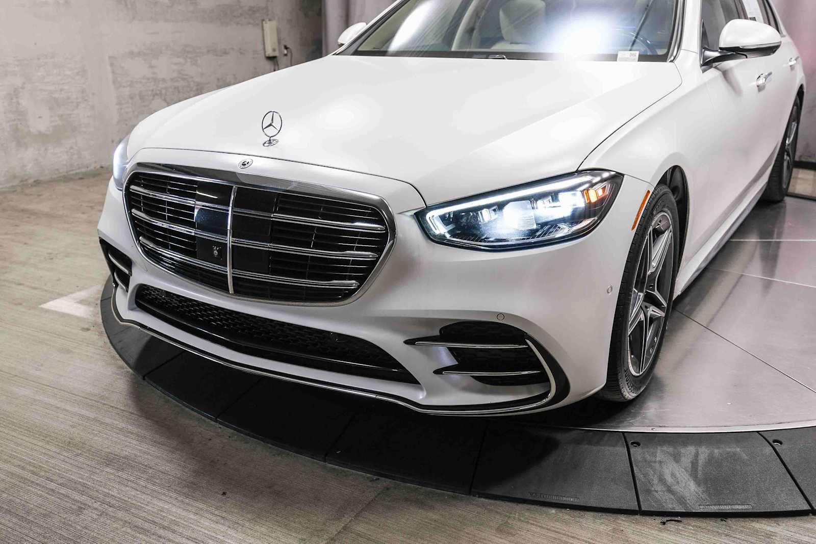Certified 2024 Mercedes-Benz S 580e 4MATIC Sedan w/ AMG Line image 11