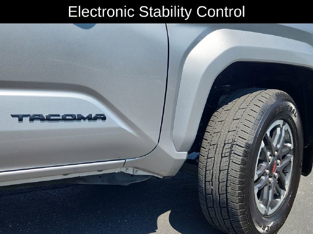 Used 2025 Toyota Tacoma TRD Sport AWD/4WD image 19