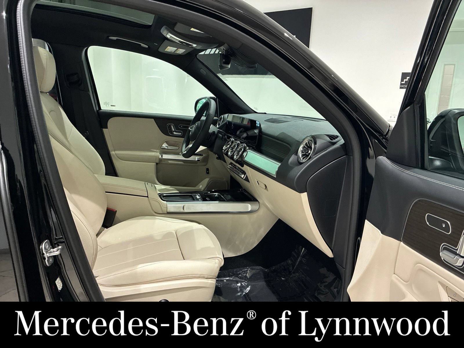 New 2026 Mercedes-Benz GLB 250 4MATIC image 11