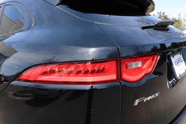 Used 2020 Jaguar F-PACE Premium image 24