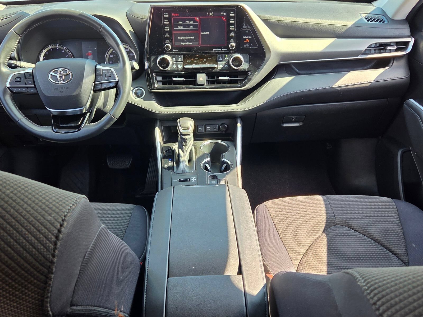 Used 2021 Toyota Highlander LE AWD/4WD image 8