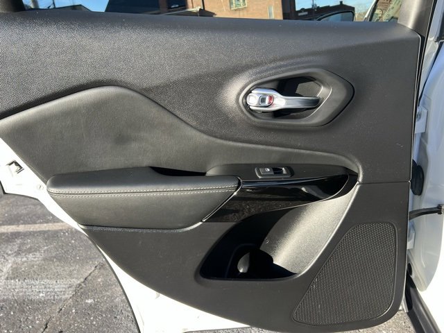 Used 2023 Jeep Cherokee Altitude Lux image 17