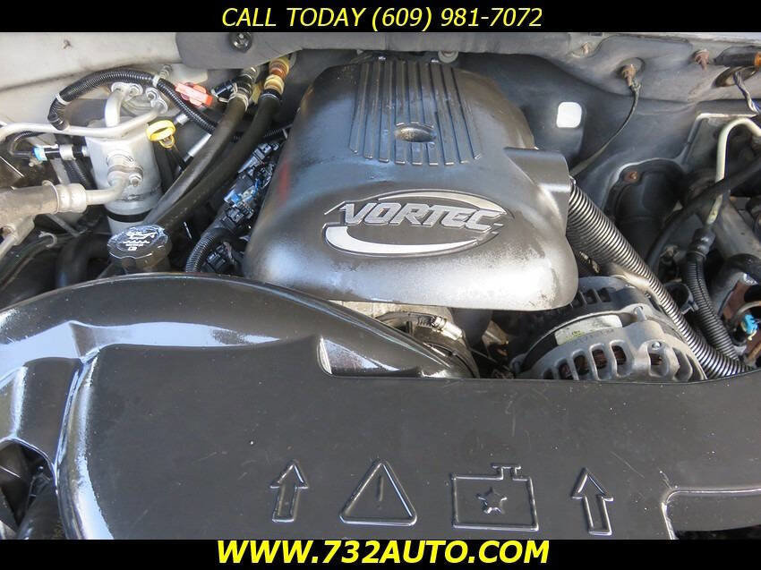 Used 2004 Chevrolet Suburban LT w/ Preferred Equipment Group AWD/4WD image 33