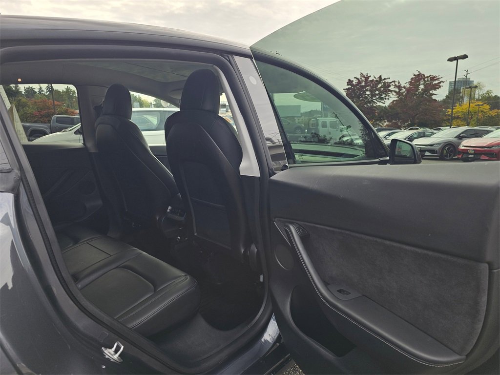 Used 2021 Tesla Model Y Long Range image 19
