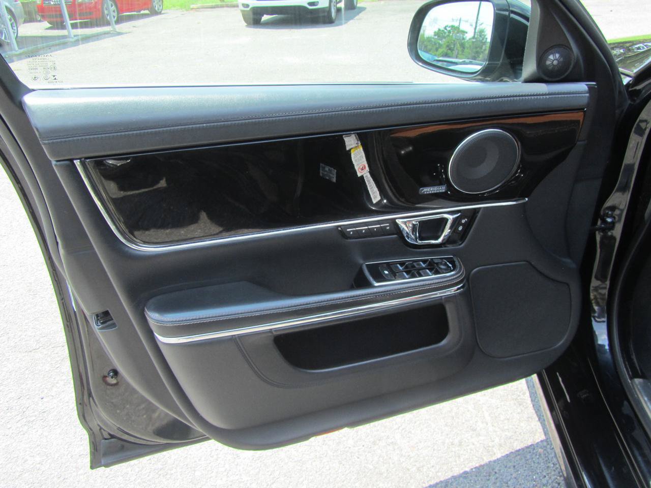 Used 2014 Jaguar XJ R Long Wheel Base RWD image 18