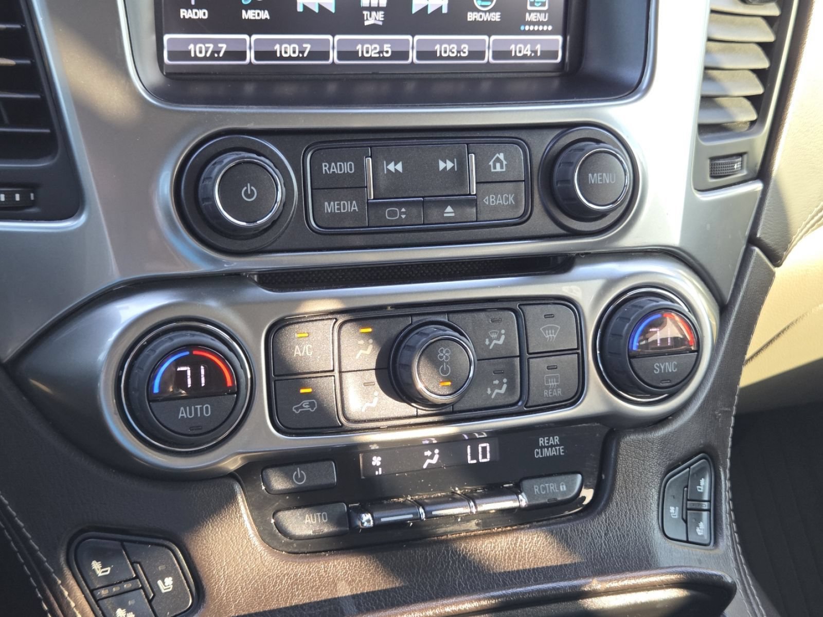 Used 2018 Chevrolet Suburban Premier AWD/4WD image 37