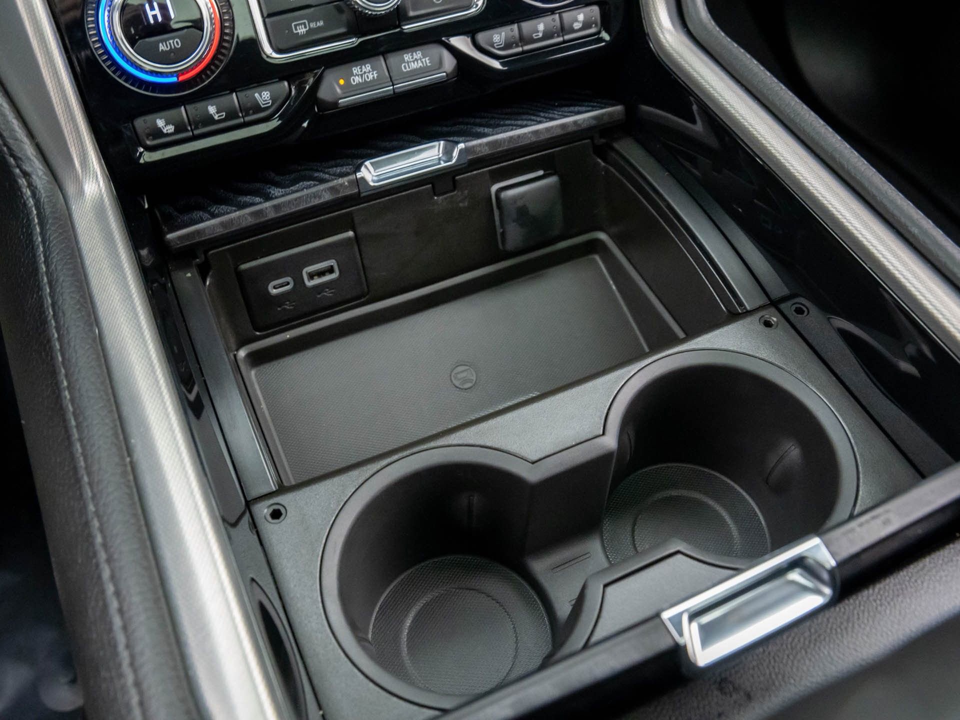 Used 2023 GMC Yukon Denali w/ Denali Reserve Package image 25