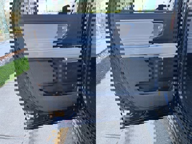 Certified 2025 Ford Expedition Max Platinum image 18