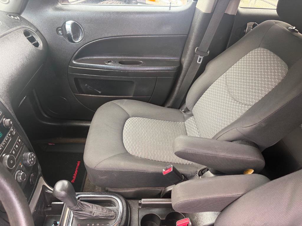 Used 2011 Chevrolet HHR LT FWD image 25