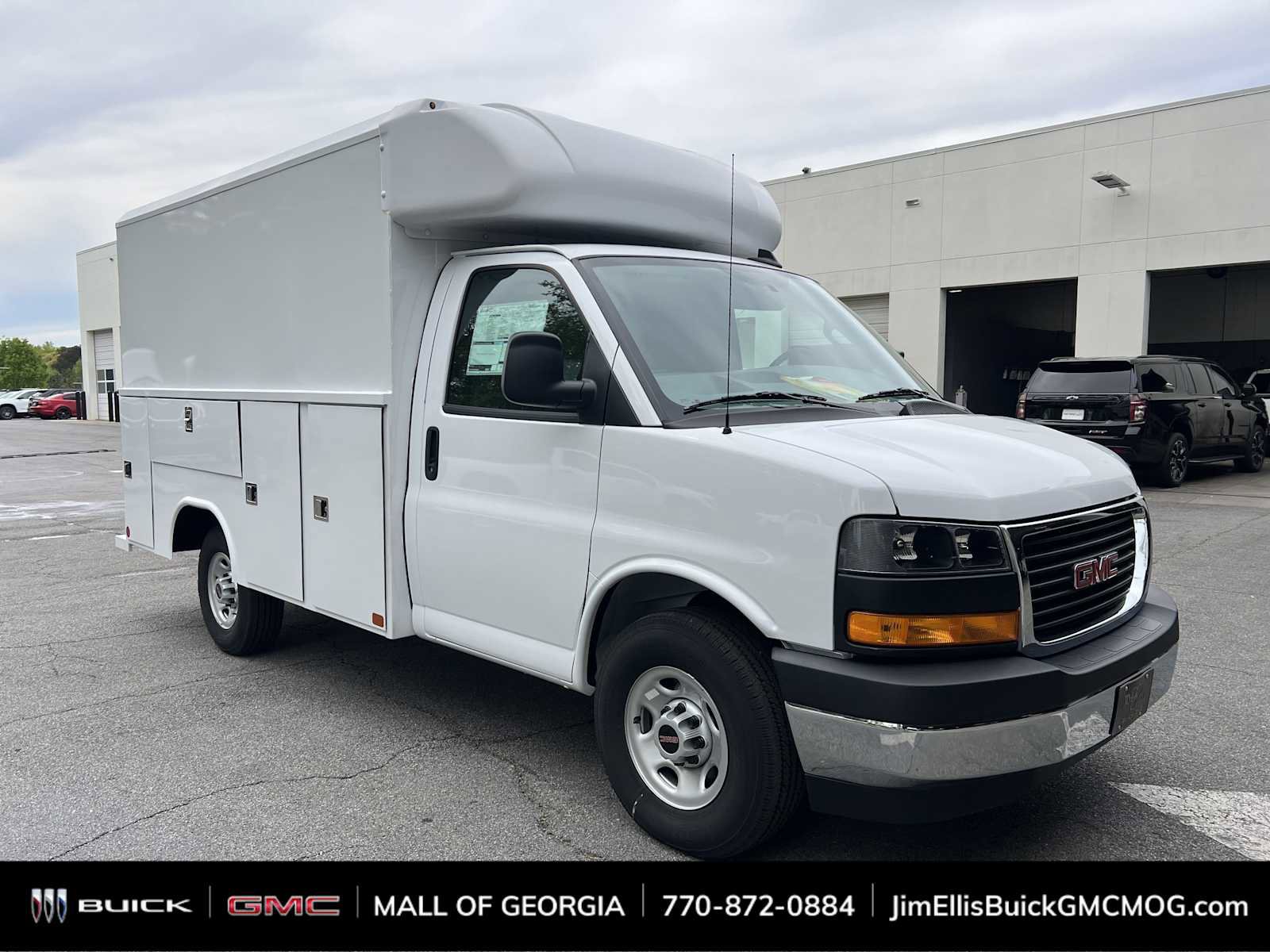 New 2025 GMC Savana 3500 w/ Power Convenience Package RWD image 2