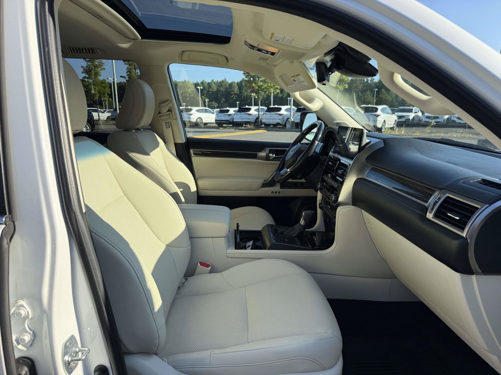 Used 2023 Lexus GX 460 Premium w/ Accessory Package AWD/4WD image 14