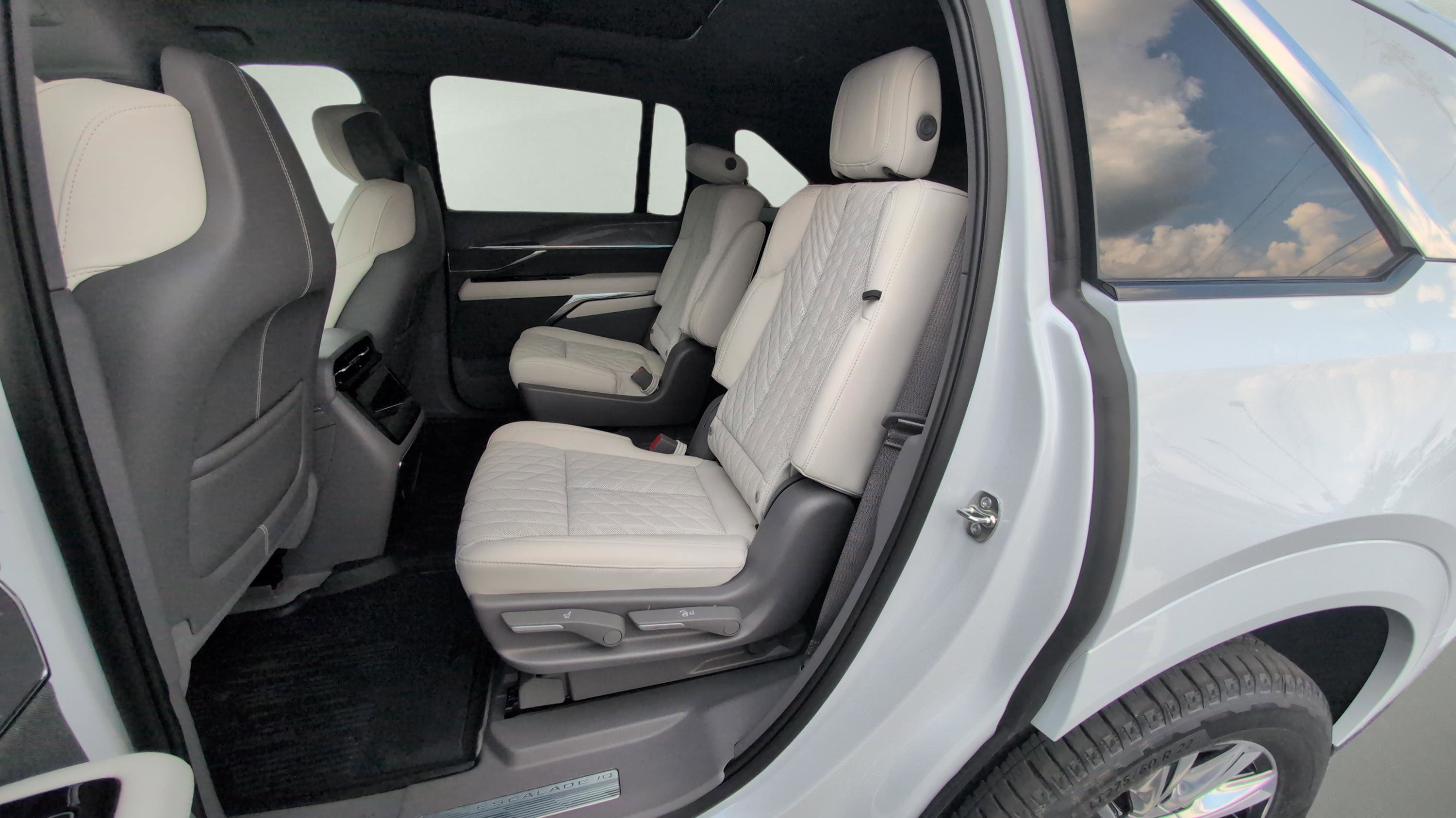 New 2026 Cadillac Escalade IQ Luxury 1 image 17