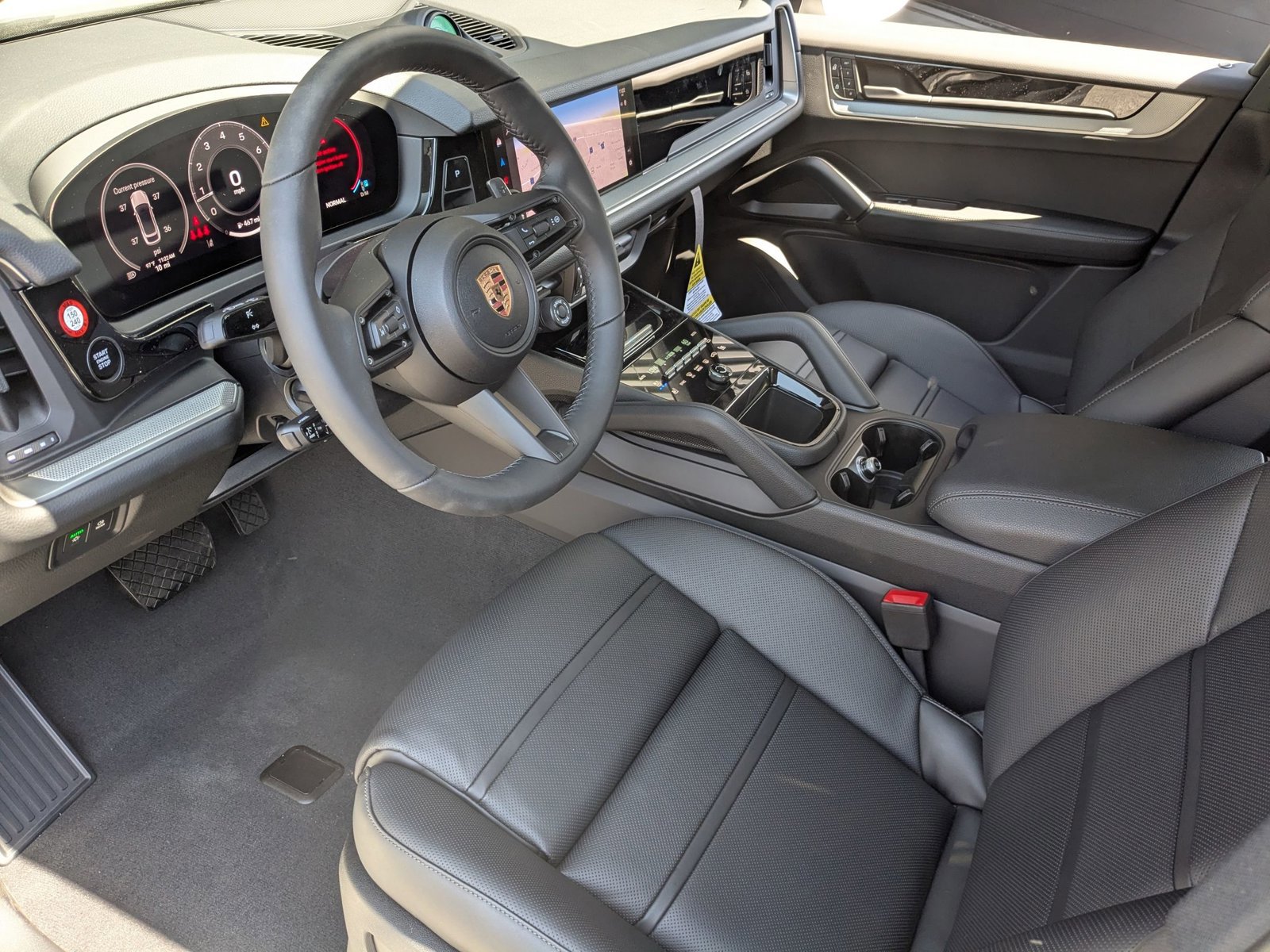 New 2026 Porsche Cayenne Coupe AWD/4WD image 4