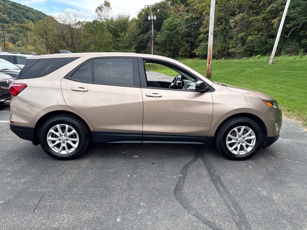 Used 2019 Chevrolet Equinox LS w/ LS Convenience Package AWD/4WD image 6