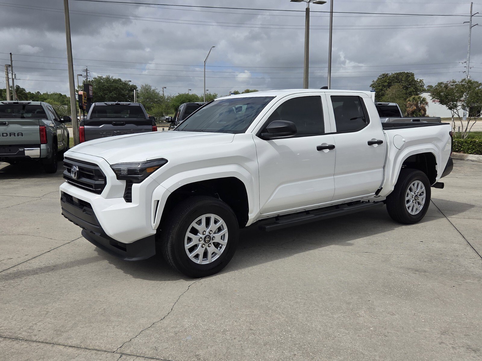 Used 2024 Toyota Tacoma SR image 3