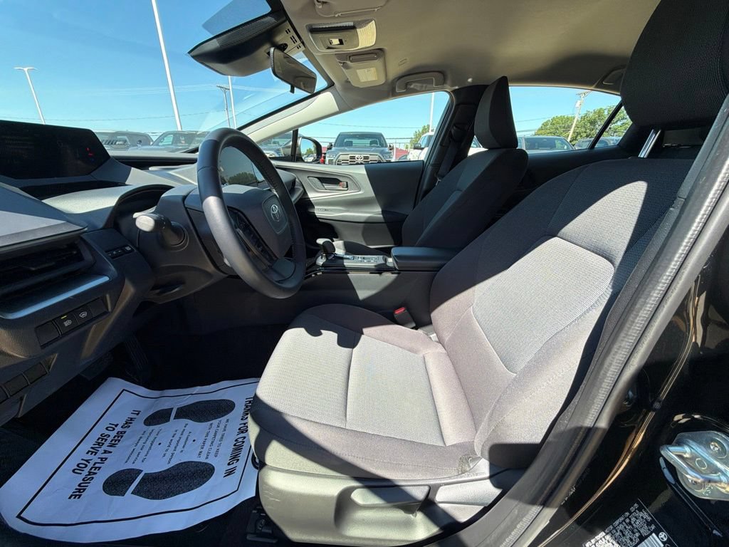 Used 2025 Toyota Prius LE FWD image 9