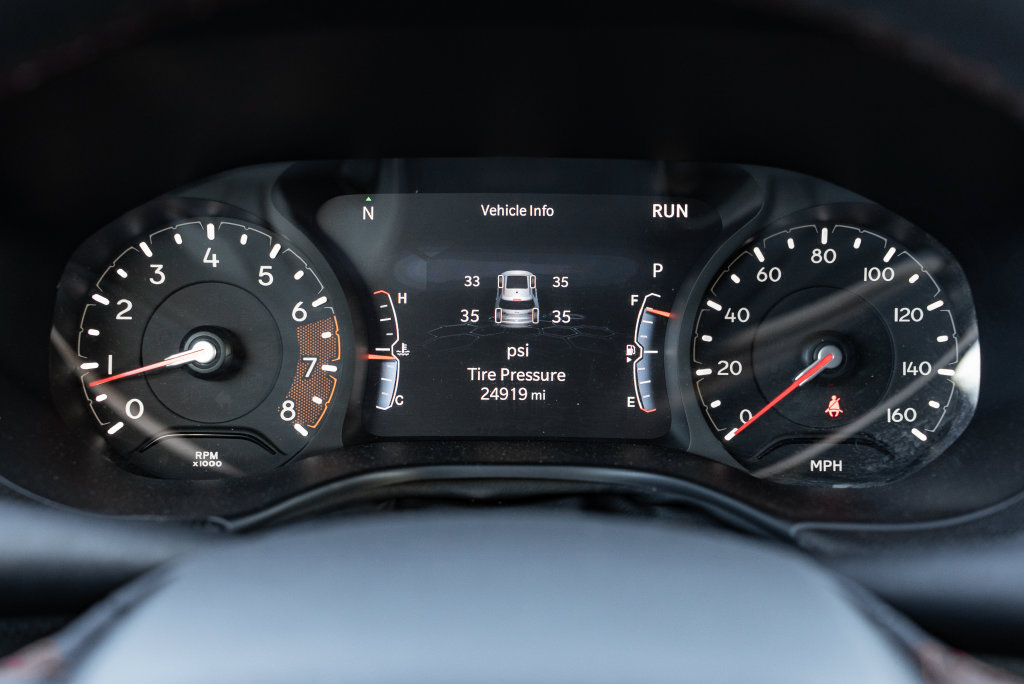 Used 2025 Jeep Compass Trailhawk AWD/4WD image 16