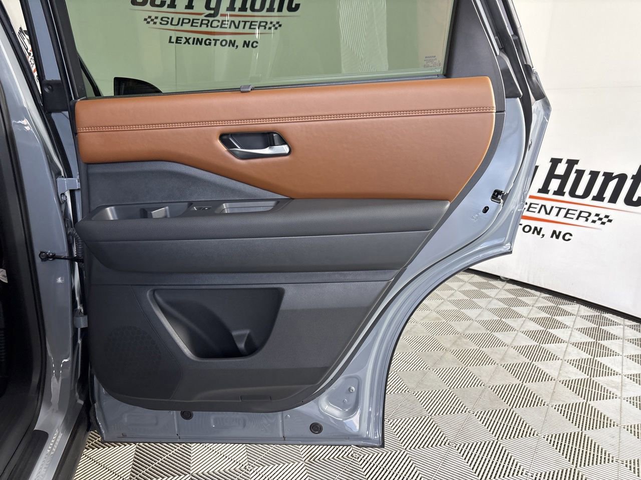 Used 2025 Nissan Pathfinder Platinum AWD/4WD image 28
