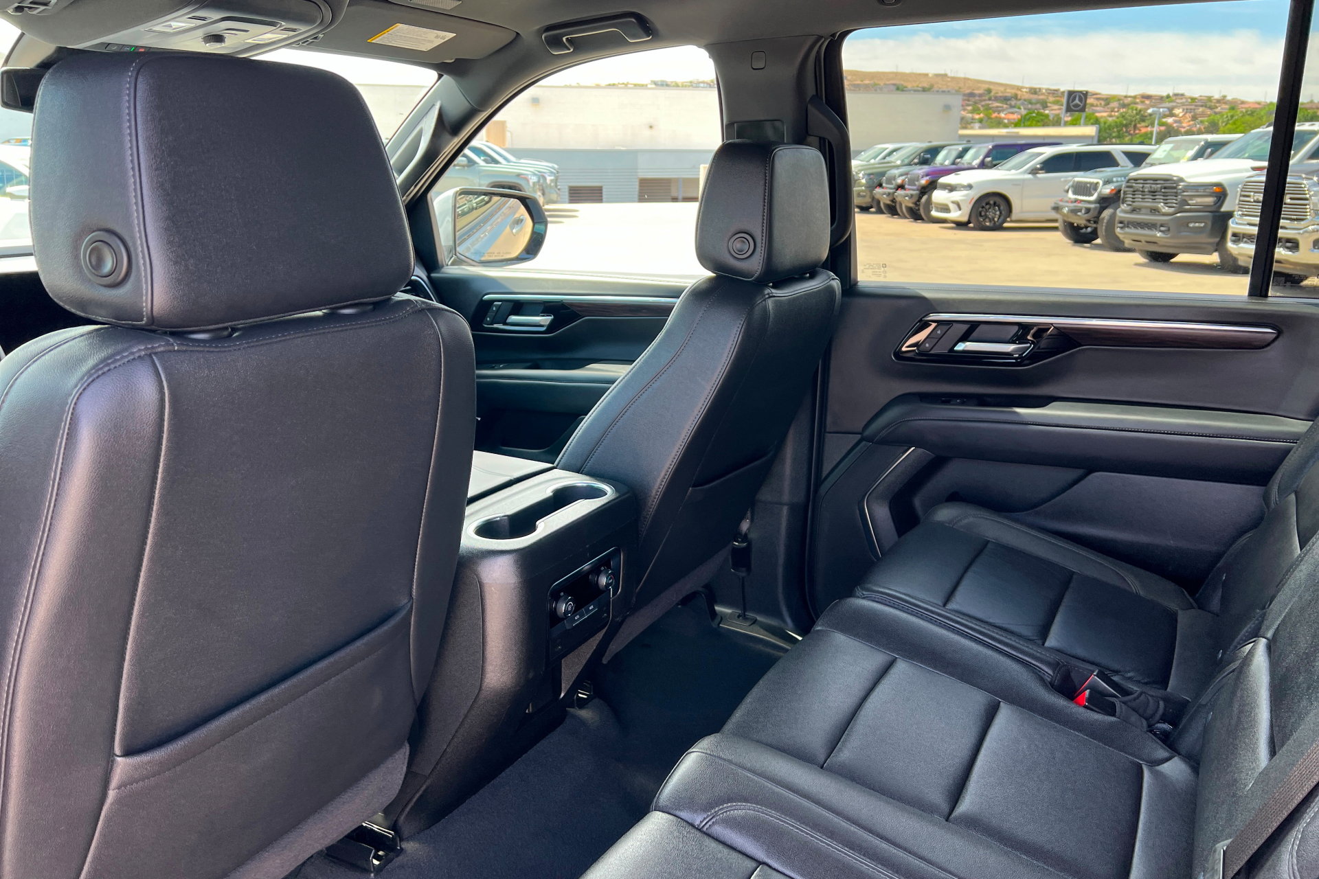 Used 2025 Chevrolet Suburban Z71 AWD/4WD image 20