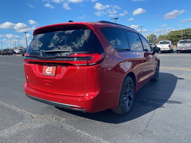 New 2026 Chrysler Pacifica Select w/ S Appearance Package FWD image 7