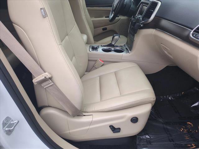 Used 2017 Jeep Grand Cherokee Limited image 19