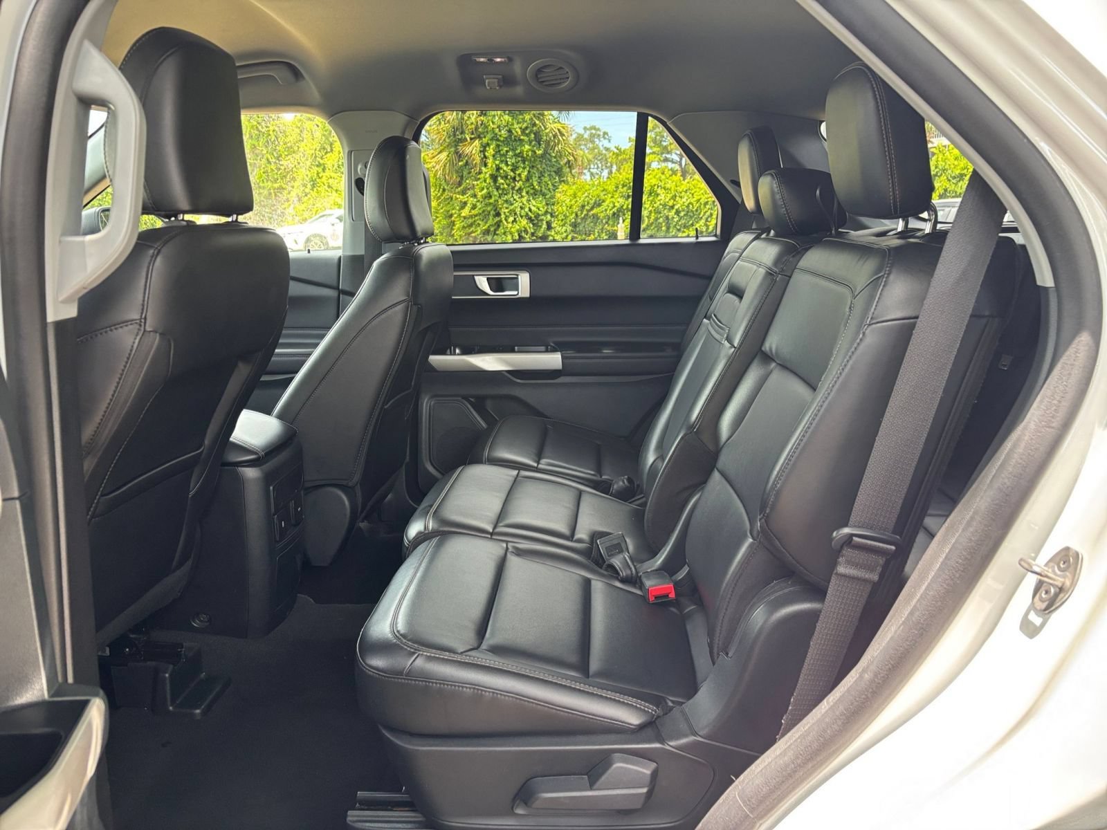 Used 2023 Ford Explorer XLT w/ Equipment Group 202A AWD/4WD image 27