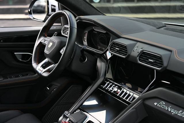 Used 2023 Lamborghini Urus S AWD/4WD image 43