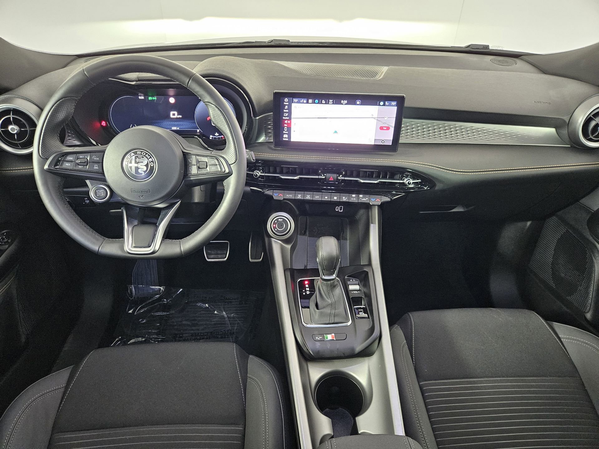 Used 2025 Alfa Romeo Tonale AWD/4WD image 32