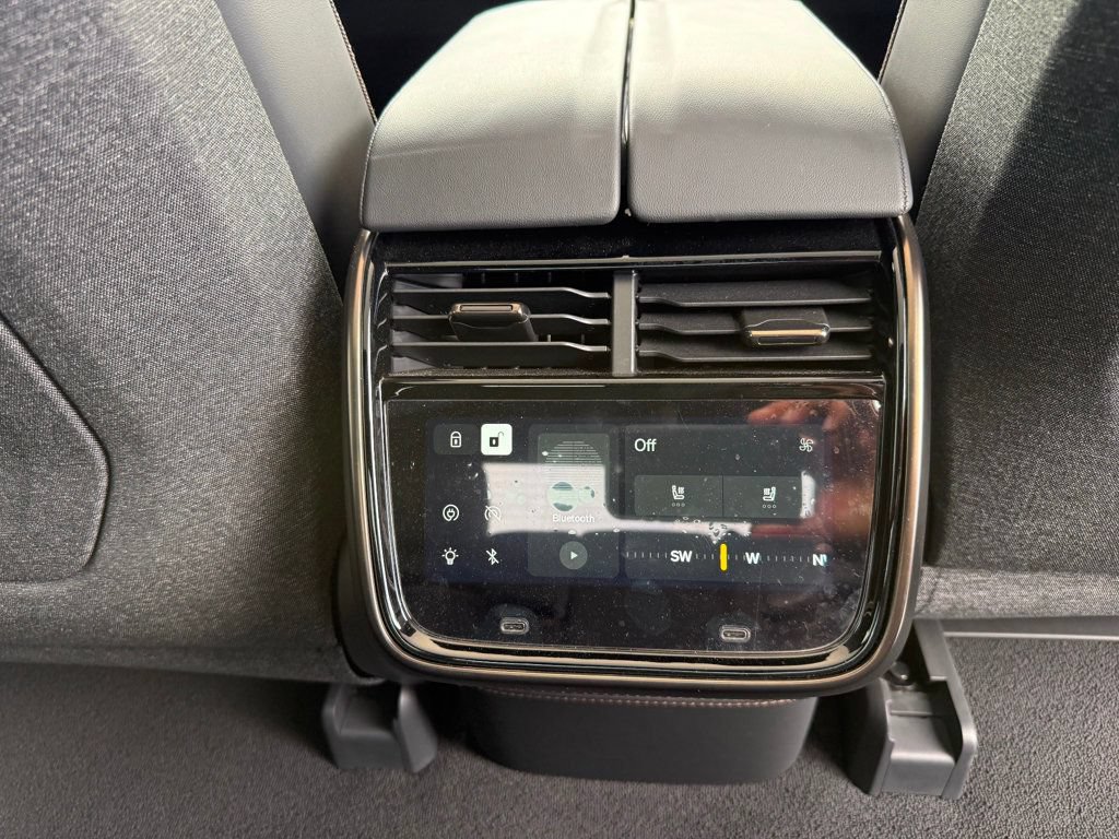 Used 2026 Rivian R1T Premium AWD/4WD image 31