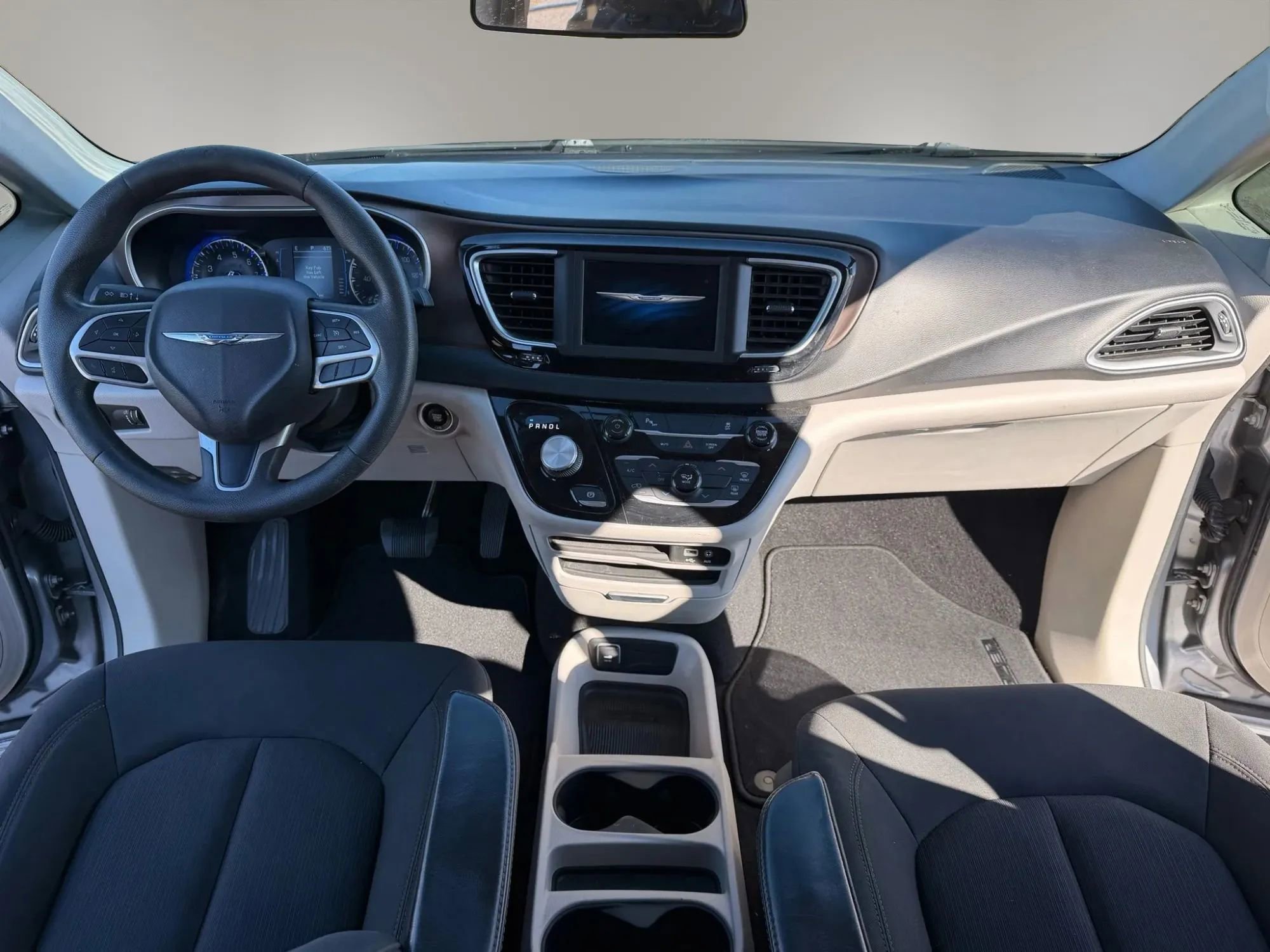 Used 2018 Chrysler Pacifica L image 9
