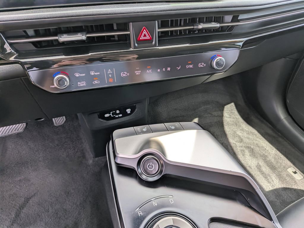 Certified 2025 Kia EV6 Light w/ Light LR Technology Package RWD image 25