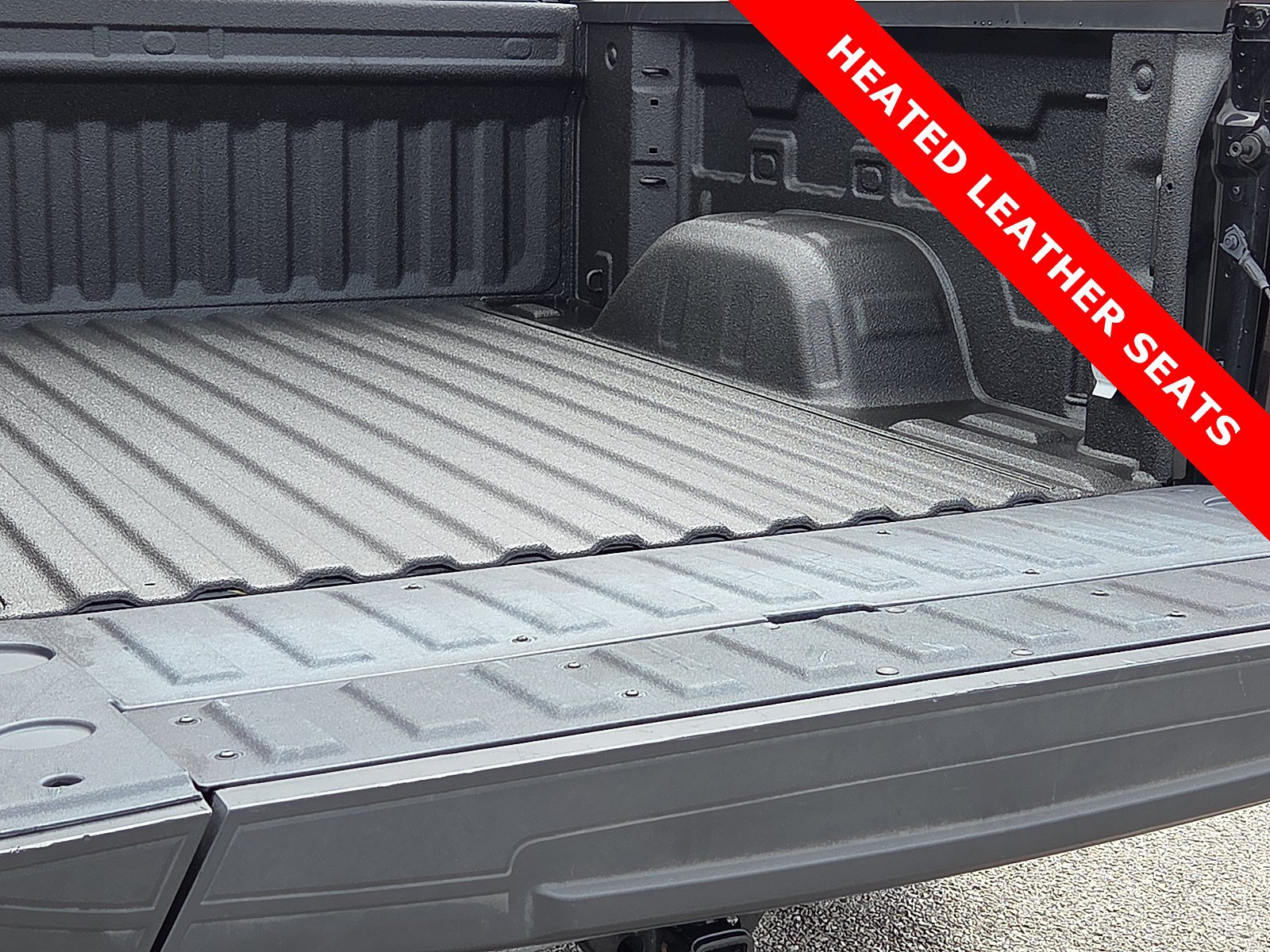 Used 2024 GMC Sierra 1500 SLT AWD/4WD image 9