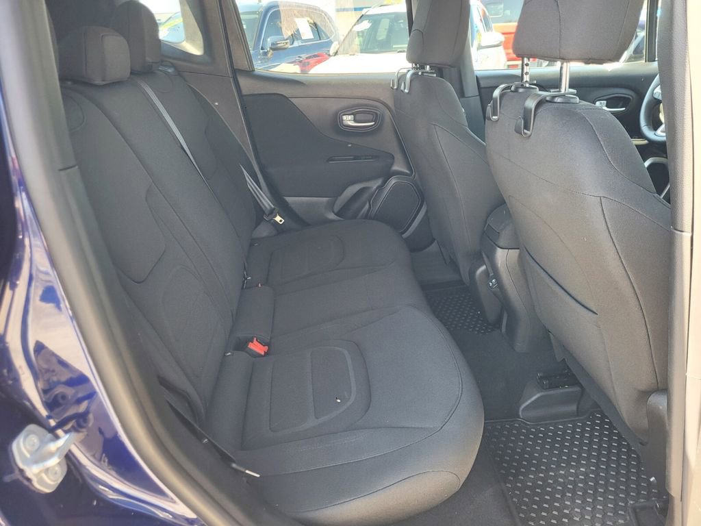 Used 2020 Jeep Renegade Latitude w/ Cold Weather Group image 16