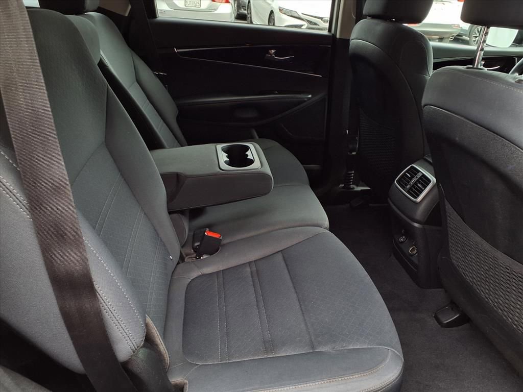 Used 2019 Kia Sorento LX image 22