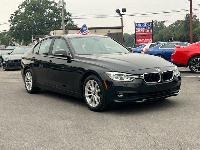 Used 2018 BMW 320i xDrive Sedan AWD/4WD image 3